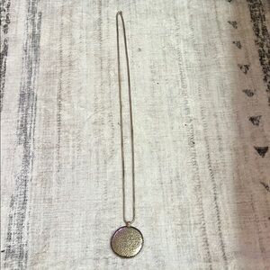 Elegant Gold Pendant Necklace